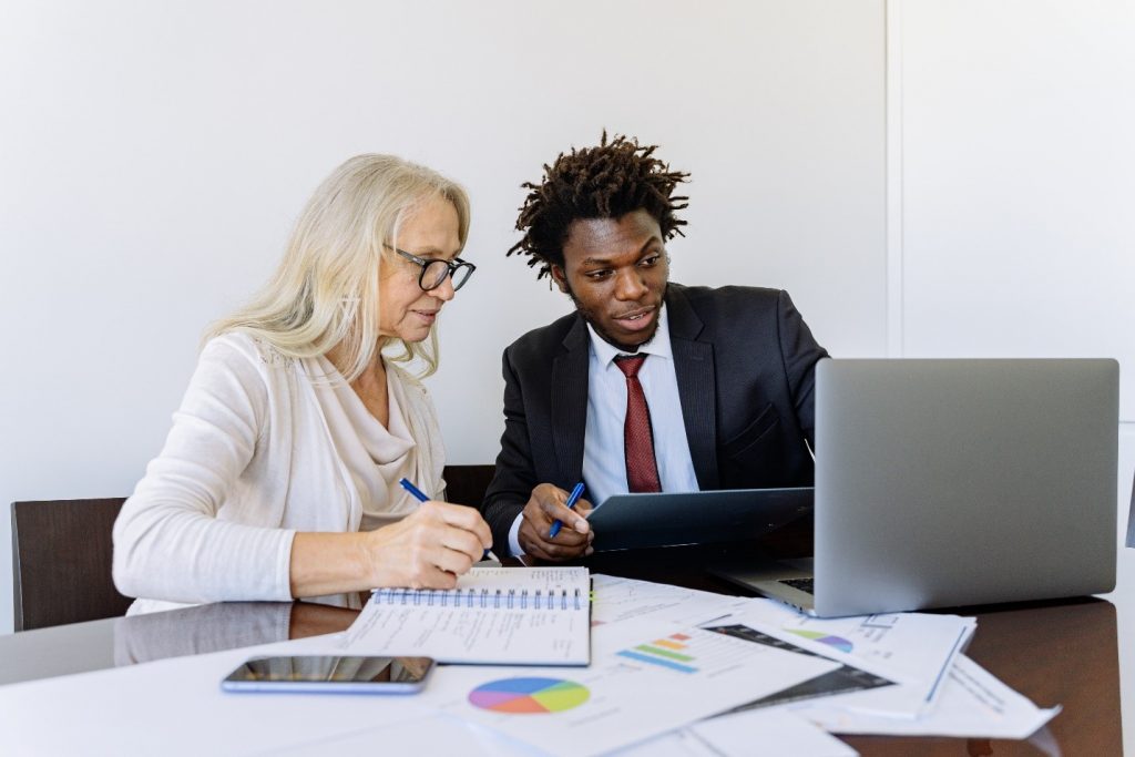 A professional business manager engaged in a discussion with a virtual appointment setter